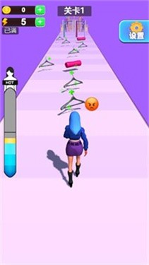 火热女孩跳个水