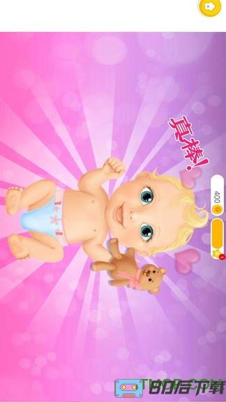 公主照顾可爱宝宝